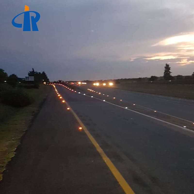 RUICHEN LED Solar Cat Eyes Studs Are Installed In South Africa